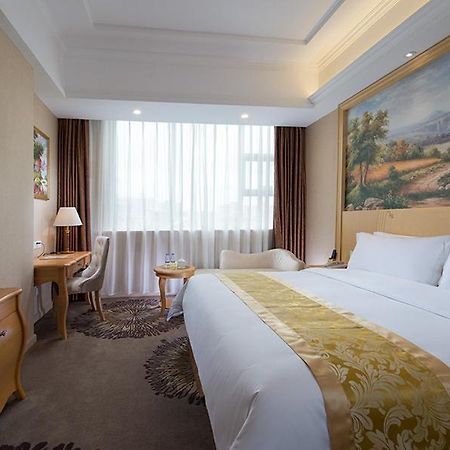 Vienna Hotel Guangzhou Baiyun Airport Экстерьер фото